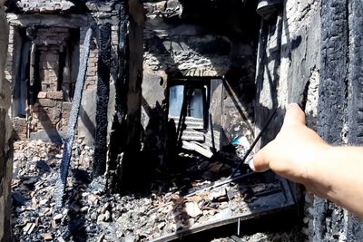 Миколаївські морпіхи допомогли мешканцям будинку, який обстріляли росіяни Миколаївські морпіхи допомогли мешканцям будинку, який обстріляли росіяни