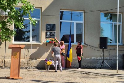 На Одещині відкрили меморіальні дошки військовим Віктору Топову та Едуарду Пельтеку На Одещині відкрили меморіальні дошки військовим Віктору Топову та Едуарду Пельтеку