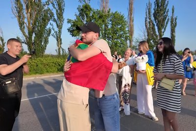 19 місяців у полоні: на Вінниччині зустріли прикордонника Владислава Денисюка 19 місяців у полоні: на Вінниччині зустріли прикордонника Владислава Денисюка