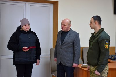 Загиблого військового з Вінниччини нагородили орденом “За мужність” Загиблого військового з Вінниччини нагородили орденом “За мужність”