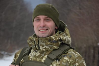 "Я ненавиджу лютий і цей біль". Прикордонник з Луганщини загинув у перший день вторгнення: спогади дружини та побратимів
