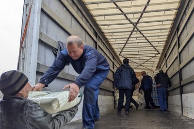 Видача гуманытарної допоммоги на Харківщині