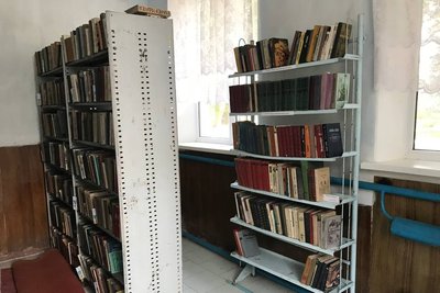 На Житомирщині дві родини переселенців з Херсонщини зібрали на своїх весіллях 200 книг для місцевої бібліотеки На Житомирщині дві родини переселенців з Херсонщини зібрали на своїх весіллях 200 книг для місцевої бібліотеки