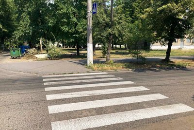 В Одесі оновлюють дорожню розмітку біля шкіл