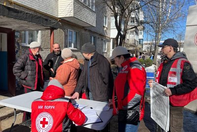 РФ атакувала Шостку: пошкоджена будівля поліції, поранені понад 20 працівників РФ атакувала Шостку: пошкоджена будівля поліції, поранені понад 20 працівників