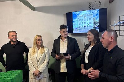 У Малині відкрили відновлену після російського авіаудару школу мистецтв У Малині відкрили відновлену після російського авіаудару школу мистецтв