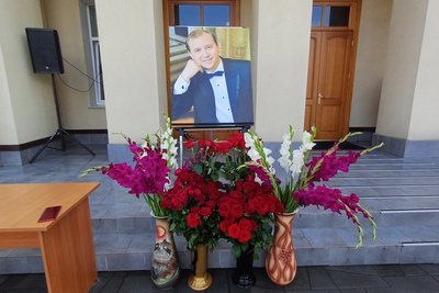 На Житомирщині прощаються із солістом Одеської опери, уродженцем Малина Владиславом Гораєм На Житомирщині прощаються із солістом Одеської опери, уродженцем Малина Владиславом Гораєм
