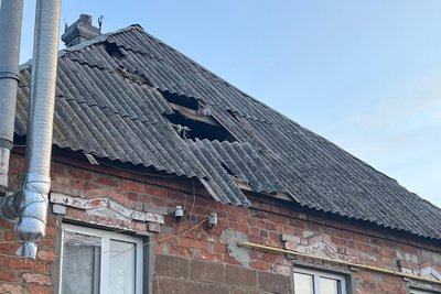 У Малій Рогозянці внаслідок падіння уламків БпЛА було пошкоджено покрівлю будинку, 16 березня 2026 року У Малій Рогозянці внаслідок падіння уламків БпЛА було пошкоджено покрівлю будинку, 16 березня 2026 року