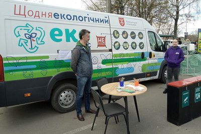 У Хмельницькому проводять виставку-ярмарок "Квітуча Україна": що там можна придбати