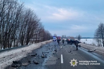 На Житомирщині трапилася ДТП із загиблими: рух перекривали в обох напрямках На Житомирщині трапилася ДТП із загиблими: рух перекривали в обох напрямках