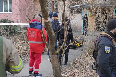 В Одесі чоловік зі зброєю тримав у заручниках дружину та 13-річного сина поліція — ЗМІ В Одесі чоловік зі зброєю тримав у заручниках дружину та 13-річного сина поліція — ЗМІ