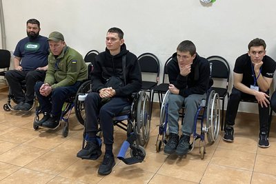 "Показуємо, що життя не завершилося": у Вінниці людей з інвалідністю навчали користуватися кріслами колісними "Показуємо, що життя не завершилося": у Вінниці людей з інвалідністю навчали користуватися кріслами колісними