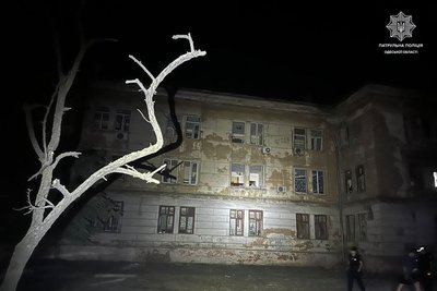 Вибиті вікна та уламки на подвір'ї: наслідки нічної атаки по Одещині Вибиті вікна та уламки на подвір'ї: наслідки нічної атаки по Одещині