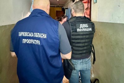 На Харківщині вручили підозри двом поліцейським та їхньому спільнику На Харківщині вручили підозри двом поліцейським та їхньому спільнику