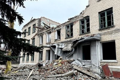 У них не лунає останній дзвоник. Школи Донеччини після обстрілів РФ: фотодобірка У них не лунає останній дзвоник. Школи Донеччини після обстрілів РФ: фотодобірка