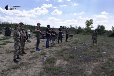 "З сотні анкет ми обрали найкращих": бійці "Химери" провели тактичне тренування для цивільних в Одесі "З сотні анкет ми обрали найкращих": бійці "Химери" провели тактичне тренування для цивільних в Одесі