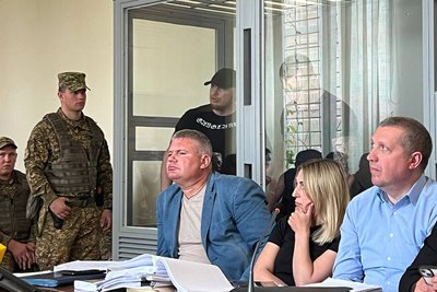 Свідчення про побиття і вимагання: суд допитує потерпілих у справі угруповання із Коростишева Свідчення про побиття і вимагання: суд допитує потерпілих у справі угруповання із Коростишева