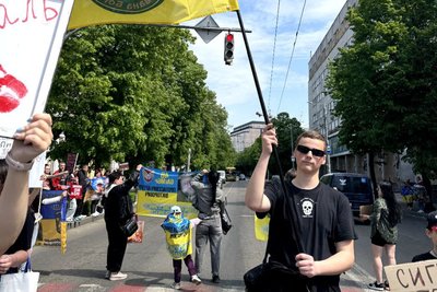 "Поверніть мамі сина": в Житомирі провели перформанс на підтримку полонених та зниклих безвісти "Поверніть мамі сина": в Житомирі провели перформанс на підтримку полонених та зниклих безвісти