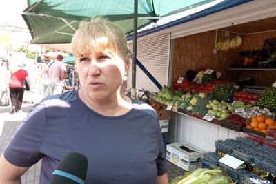 Сезон ягід та фруктів: які ціни на Житньому ринку в Житомирі Сезон ягід та фруктів: які ціни на Житньому ринку в Житомирі