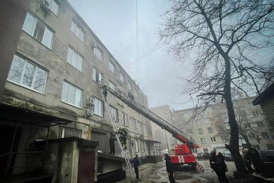 73-річна жінка постраждала внаслідок пожежі в Лозовій, ще 15 людей врятували 73-річна жінка постраждала внаслідок пожежі в Лозовій, ще 15 людей врятували