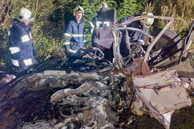 На Вінниччині в аварії за участю двох автомобілів загинули дванадцятеро людей На Вінниччині в аварії за участю двох автомобілів загинули дванадцятеро людей