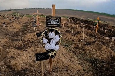 "Жодного району, де б не було тіл". 10 тисяч поховань за рік — правозахисники проаналізували злочини Росії в Маріуполі "Жодного району, де б не було тіл". 10 тисяч поховань за рік — правозахисники проаналізували злочини Росії в Маріуполі