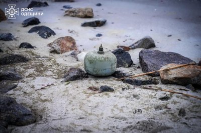 В Одесі знищили якірну міну, яку принесло на пляж В Одесі знищили якірну міну, яку принесло на пляж