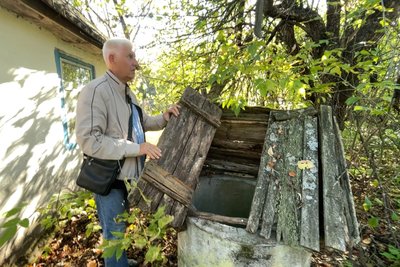 У селі на Житомирщині збереглися діючі криниці-журавлі з питною водою У селі на Житомирщині збереглися діючі криниці-журавлі з питною водою