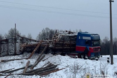 На Житомирщині вантажівка зіштовхнулася з потягом: є травмований — поліція з’ясовує обставини На Житомирщині вантажівка зіштовхнулася з потягом: є травмований — поліція з’ясовує обставини