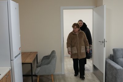Сім родин переселенців отримали в Житомирі ключі від муніципальних квартир Сім родин переселенців отримали в Житомирі ключі від муніципальних квартир