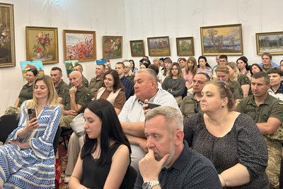 "Взяв у полон десять росіян та втратив обидві кінцівки": про бійця з Рівненщини презентували книгу "Взяв у полон десять росіян та втратив обидві кінцівки": про бійця з Рівненщини презентували книгу