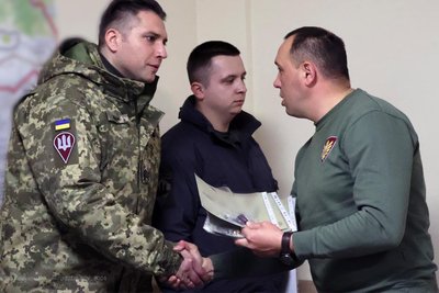 Військовослужбовців 199 центру ДШВ нагородили відзнаками Міноборони і грамотами Військовослужбовців 199 центру ДШВ нагородили відзнаками Міноборони і грамотами
