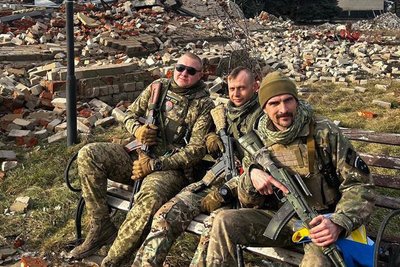 "Це ж гітара!": сапер 128 бригади ТрО "Дике поле" Андрій створив укулеле з радянської міни
