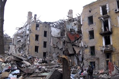 "Гримнуло, боляче, темрява": жителі зруйнованого будинку розповіли про ракетний удар по Краматорську "Гримнуло, боляче, темрява": жителі зруйнованого будинку розповіли про ракетний удар по Краматорську