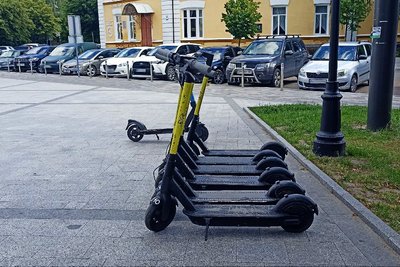 У Житомирі обмежили швидкість руху електросамокатів на центральних вулицях У Житомирі обмежили швидкість руху електросамокатів на центральних вулицях