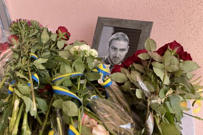 У Харкові встановили меморіальну дошку військовослужбовцю Станіславу Парталі У Харкові встановили меморіальну дошку військовослужбовцю Станіславу Парталі