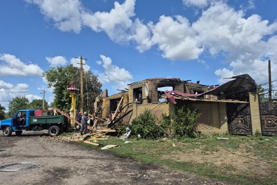 «Сім'я мирно спала». Через атаку РФ у Буринській громаді загинули мама з сином «Сім'я мирно спала». Через атаку РФ у Буринській громаді загинули мама з сином