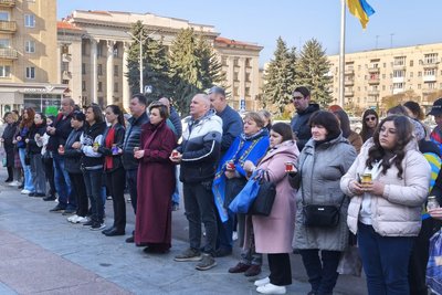 У Житомирі вшанували пам'ять загиблих у Маріупольському драмтеатрі У Житомирі вшанували пам'ять загиблих у Маріупольському драмтеатрі