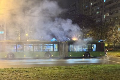 У Харкові тролейбус №1 загорівся під час руху: фото