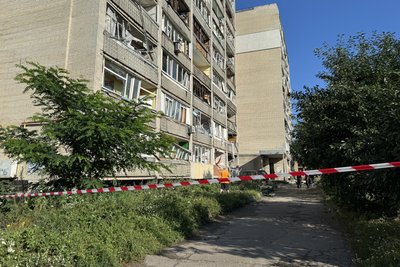 "Корм котячий – і то витягнули". Мешканці багатоповерхівки у Сумах розповіли про наслідки обстрілу "Корм котячий – і то витягнули". Мешканці багатоповерхівки у Сумах розповіли про наслідки обстрілу