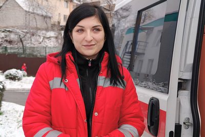 "Працювали батьки, а тепер ми з чоловіком": історія луцької фельдшерки зі швидкої "Працювали батьки, а тепер ми з чоловіком": історія луцької фельдшерки зі швидкої