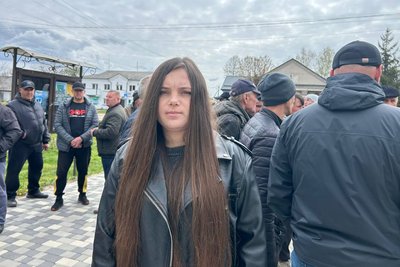 Пиляють ліс і тікають: на Житомирщині люди виступають проти масових крадіжок лісу у громаді Пиляють ліс і тікають: на Житомирщині люди виступають проти масових крадіжок лісу у громаді