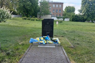 День пам’яті: у Хмельницькому вшанували загиблих воїнів День пам’яті: у Хмельницькому вшанували загиблих воїнів