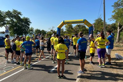 Жителі Одеси у вишиванках пробігли марафон до Дня Незалежності України Жителі Одеси у вишиванках пробігли марафон до Дня Незалежності України