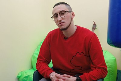 "Вмикали ультразвук та били струмом": морпіх після полону лікується у Луцьку "Вмикали ультразвук та били струмом": морпіх після полону лікується у Луцьку