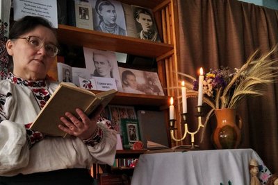 "Хочеться, щоб у бібліотеці був запах нової фарби, а не пилу": волинянка 40 років працює бібліотекаркою "Хочеться, щоб у бібліотеці був запах нової фарби, а не пилу": волинянка 40 років працює бібліотекаркою
