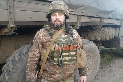 "Я робив свою роботу і не думав, що прилетить": історія військовослужбовця, який після поранення працює в ТЦК "Я робив свою роботу і не думав, що прилетить": історія військовослужбовця, який після поранення працює в ТЦК