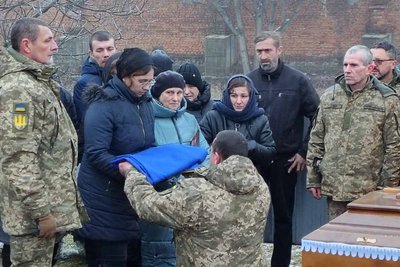 На Тернопільщині попрощалися із загиблим захисником Юрієм Перуняком