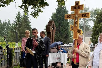 В селі на півночі Житомирщини відкрили новий храм ПЦУ — місцеві жителі власноруч побудували церкву В селі на півночі Житомирщини відкрили новий храм ПЦУ — місцеві жителі власноруч побудували церкву