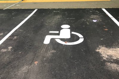 У Житомирі бракує паркувальних місць для водіїв із інвалідністю — ветеран війни Олександр Кондратенко У Житомирі бракує паркувальних місць для водіїв із інвалідністю — ветеран війни Олександр Кондратенко